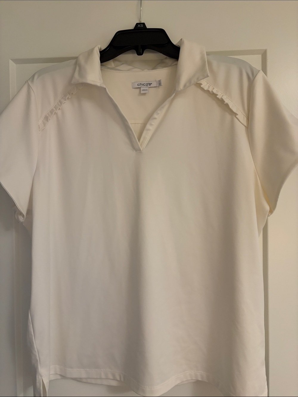 Chico's womenโs Cream Short-Sleeve V-Neck Polo Top with Collar - size XL